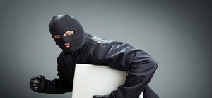 Не надо так: парень украл ноутбук в торговом центре и стал знаменит