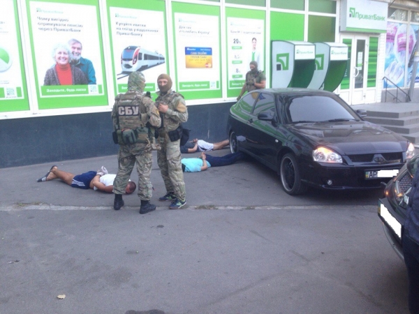 Подробности задержания СБУ трех мужчин на Космосе - Запорожье Vgorode.ua