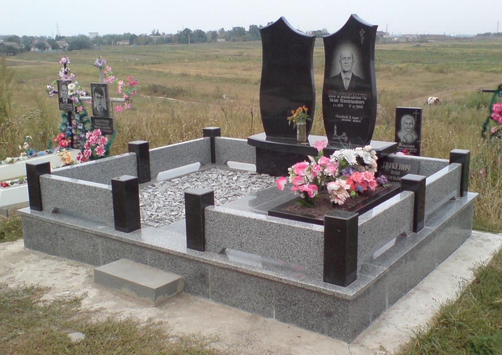 Купить (заказать) и установить памятник на Байковом кладбище в Киеве