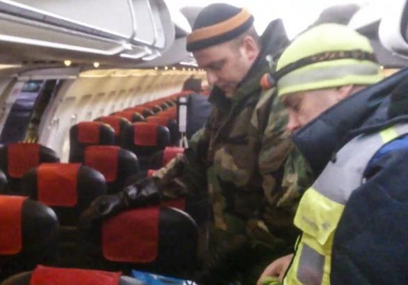 На борту одного из самолетов в аэропорту Борисполя мчсники убрали ...