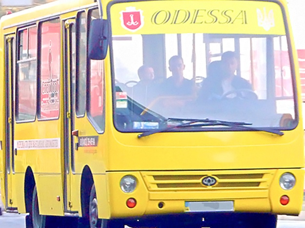Как в Одессе курсируют городские маршрутки и автобусы