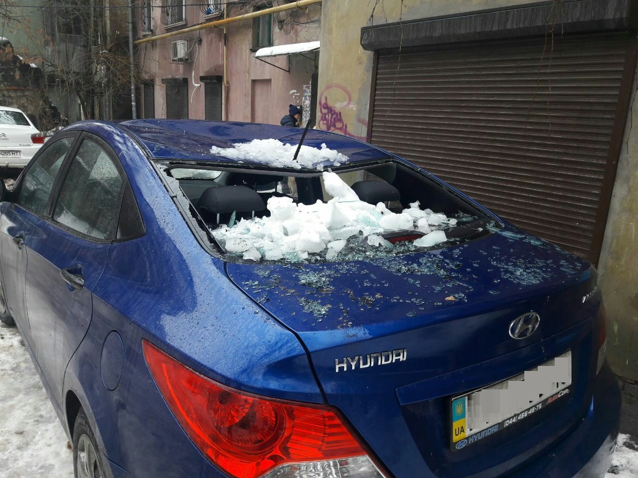 на машину упала крыша что делать