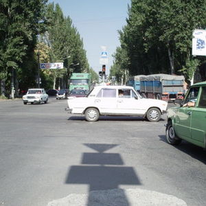Перед плотиной образовалась небольшая тянучка.
Фото onthegowithamy.blogspot.com