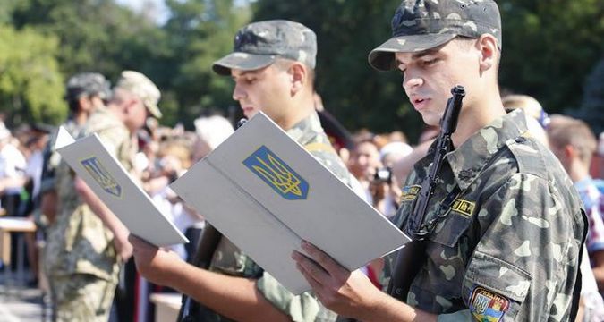 Харьков войска. Харьков призыв. Военные из Ужгорода. Значки в армии для срочников 2022.