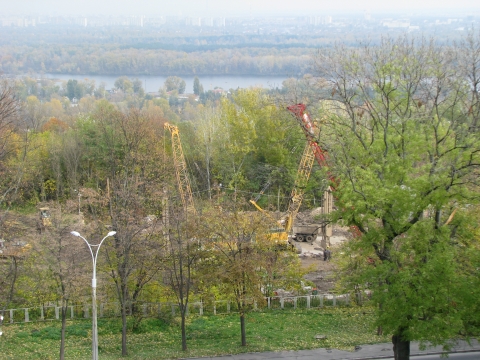 Секретная стройка в самом центре.
Фото с сайта segodnya.ua
