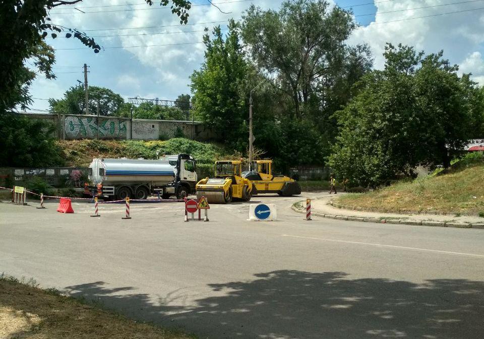 Где в Запорожье перекрыли дорогу. Все фото: пользователи "Автоканала Запорожье"