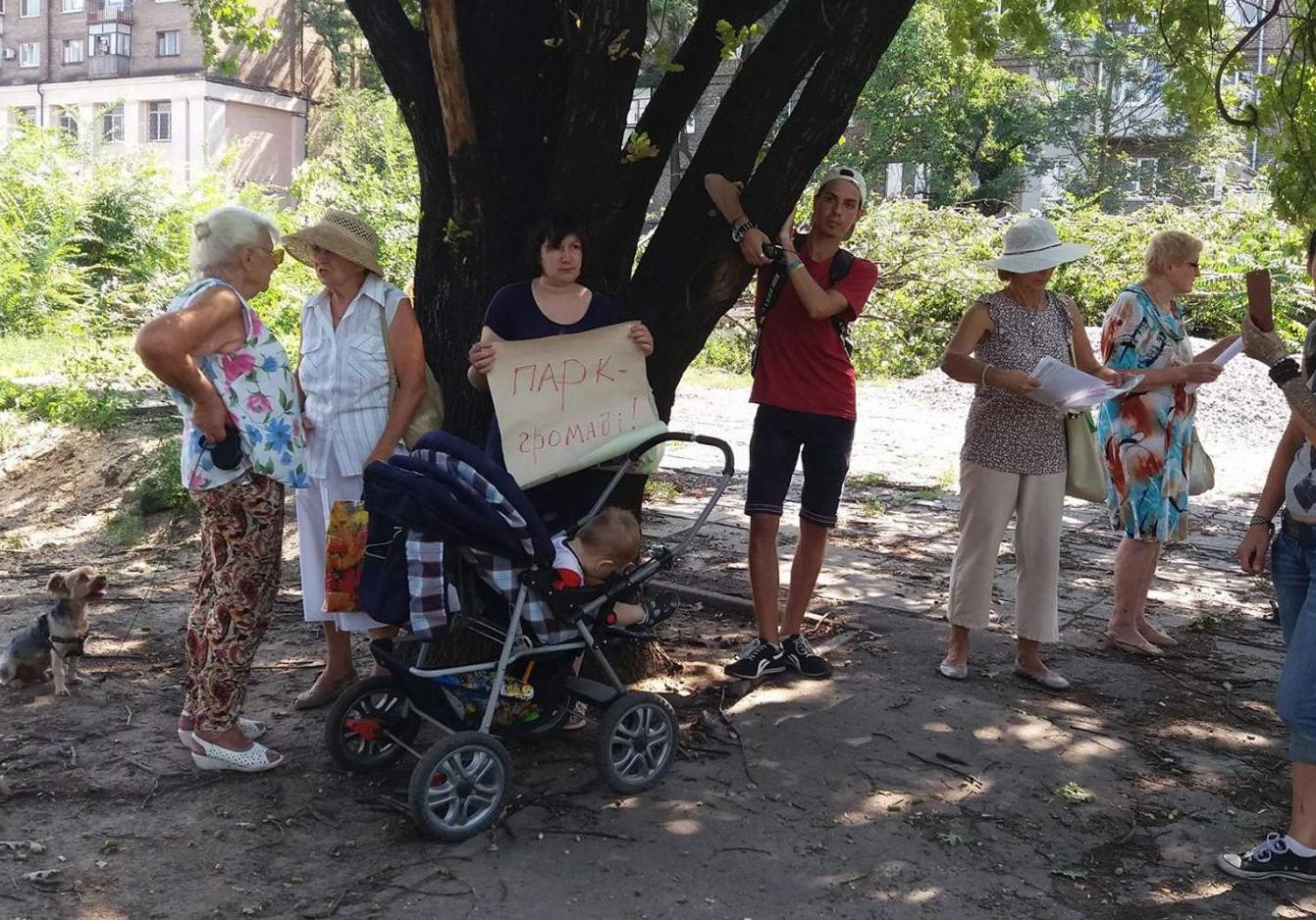 В парке Яланского спилили сотни деревьев | Фото: 061