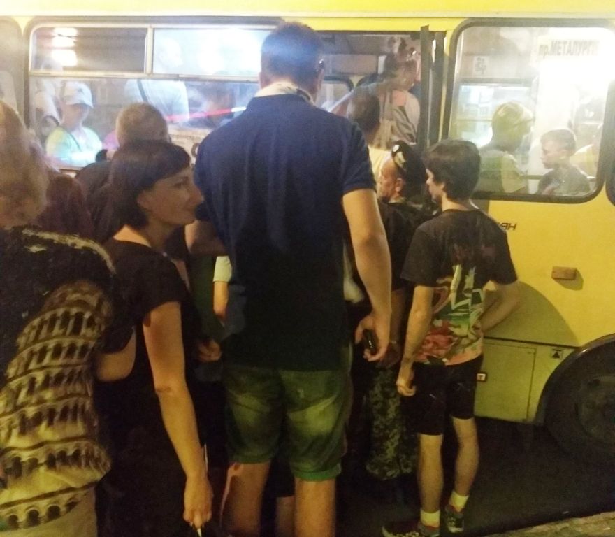 Очереди на маршрутку на Бабурку. Фото: "Акцент"