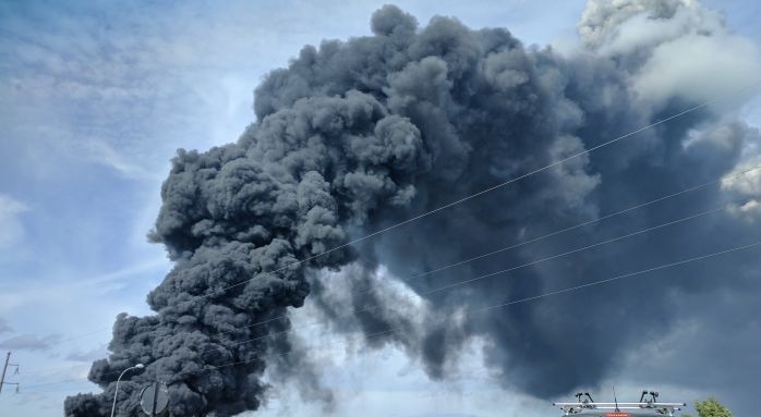 Пожар в Шевченковском районе. Фото: Mixnews