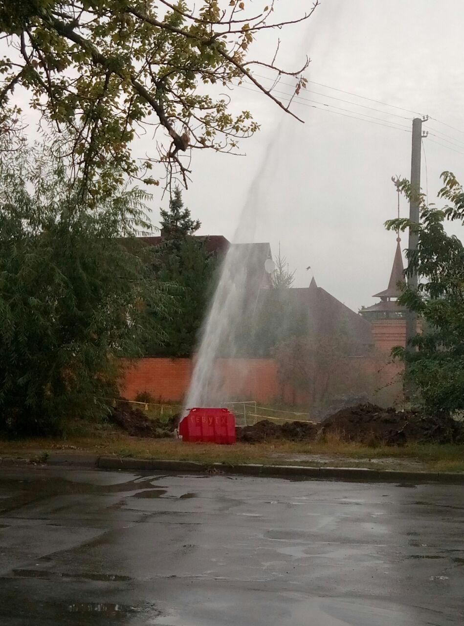 В Харькове из-за прорыва трубы появился 