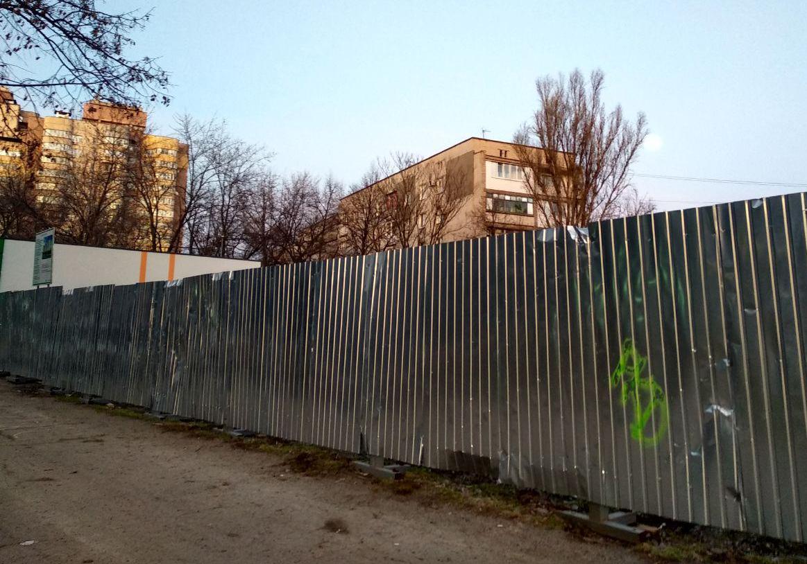 В Днепровском районе на Бородинском в драке между местными жителями и  охранниками на стройке пострадали 7 человек (ВИДЕО) - Запорожье Vgorode.ua