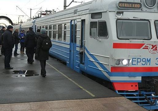 Сколько область заплатит за проезд льготников в пригородных поездах