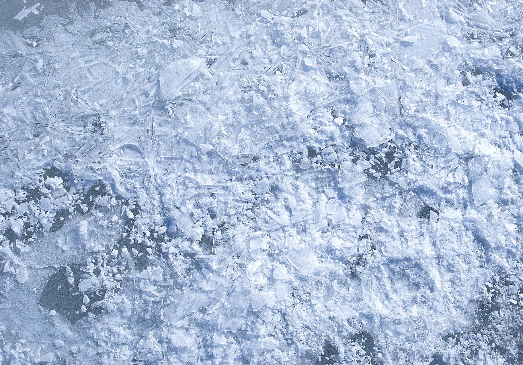 На Куреневки дети провалились в озеро. Фото: pixabay.com