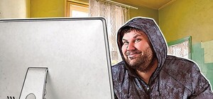 Знакомство по интернету: в Одессе студентка пригласила нового приятеля домой, а он ее избил и ограбил