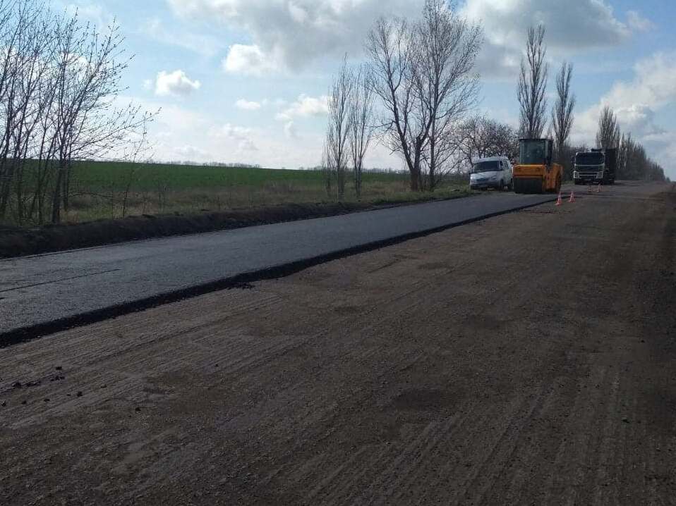 Под Запорожьем ремонтируют трассы