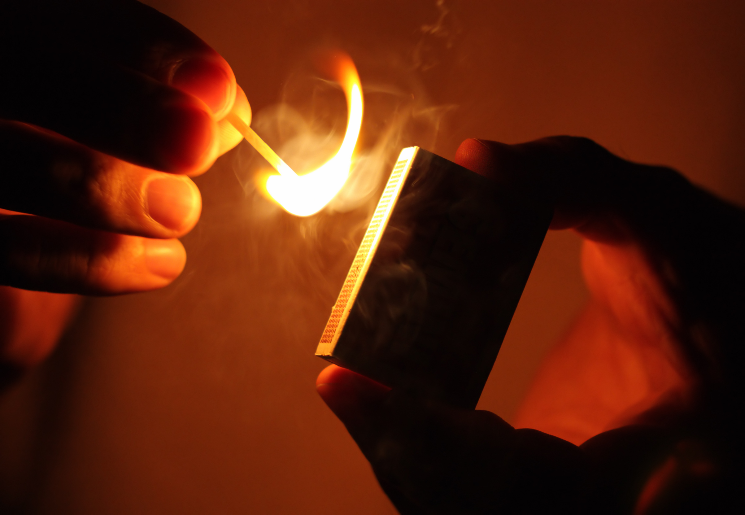 Пламя зажигалки. Поджигание спички. Пламя зажигалки. Картинки чтоб зажечь парня. Я с ней зажигал.