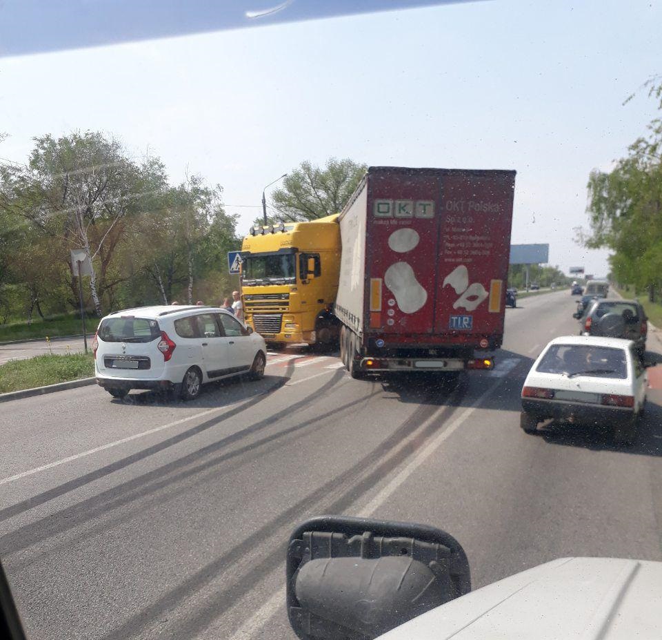 Пробка на Набережной из-за ДТП