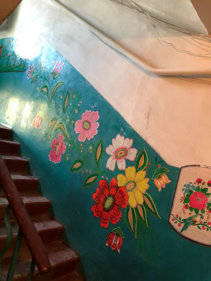 Рисунки на стенах в подъезде «Узоры»