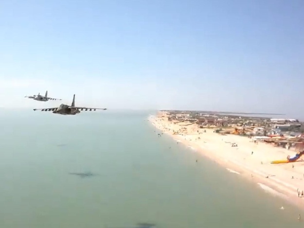 Над Азовским морем низко летают самолеты. Фото: fb MilitaryAviation.in.UA