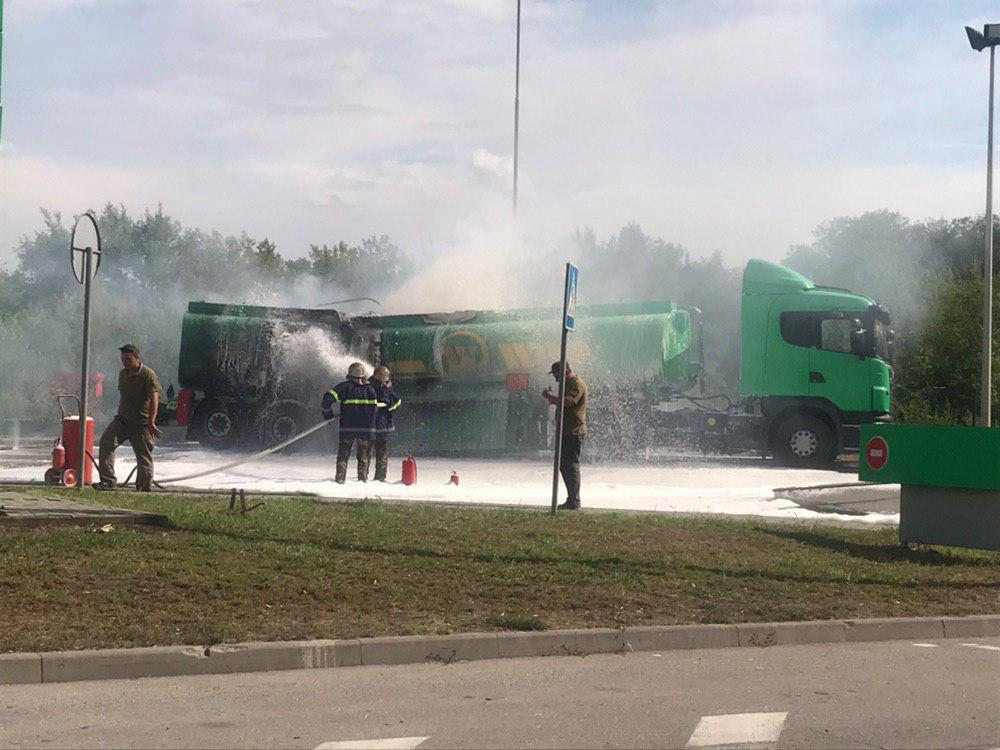 В Шевченковском районе вспыхнул бензовоз. Фото: полиция Запорожья