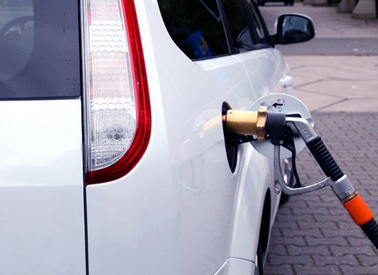 В Харькове водители обвинили заправки в обмане (видео) - Харьков Vgorode.ua