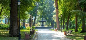 На замену фонарей в Мариинском парке выделили 18 миллионов гривен