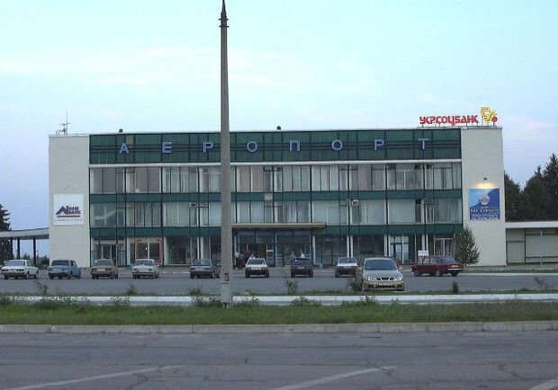 Запорожским аэропортом займется город? Фото zp.ua