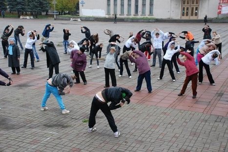Жители города будут заниматься зарядкой прямо на улицах города
Фото http://img.beta.rian.ru