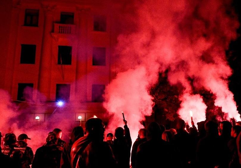 Участники митинга выступили против подписания "формулы Штайнмайера". Фото: "061"