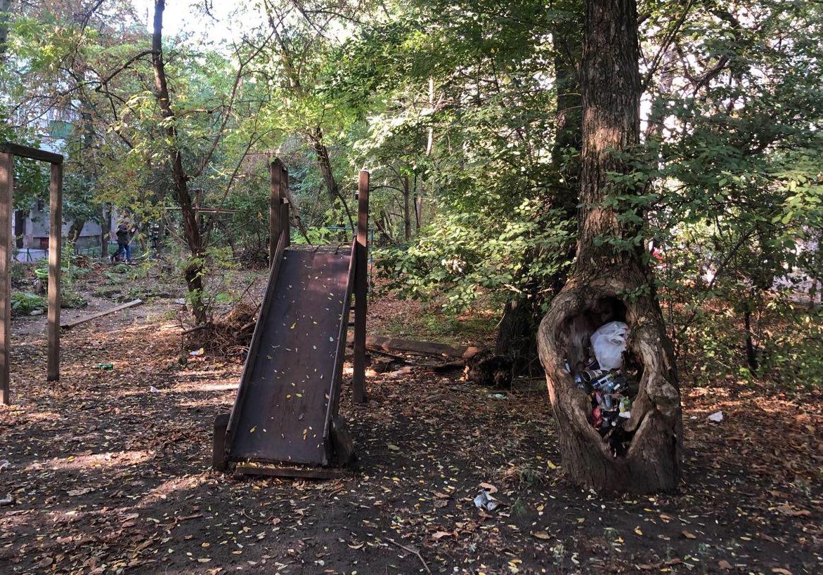 В одесском дворе замечена самая страшная детская площадка (фото) - Одесса  Vgorode.ua