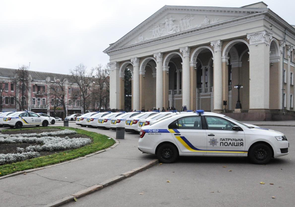 В Полтаву приехали 52 полицейских автомобиля - Полтава Vgorode.ua