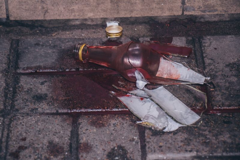 Под Харьковом мужчина вскрыл вены разбитой бутылкой (фото ...