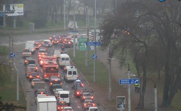 Огромная пробка на плотине из-за ДТП / webcam.zp.ua