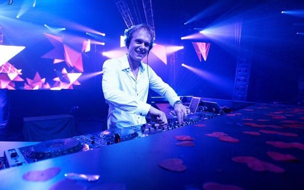Армин отработал шоу на 100%.

Фото предоставлены посетителями шоу и с сайта urbanwave.com.ua.