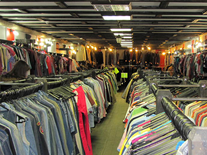 Есть нюансы: в Украине не будут закрывать все секонд-хенды