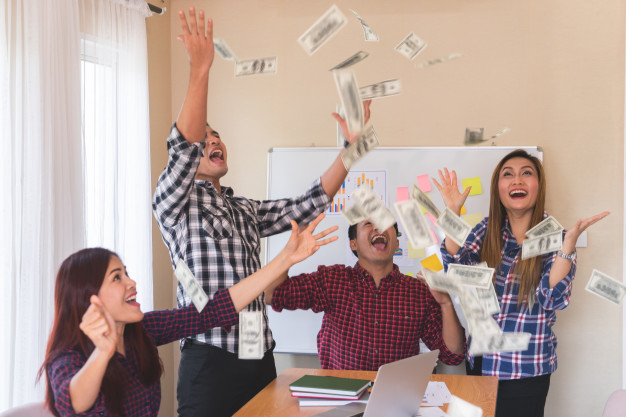 Какая средняя зарплата в Запорожской области на конец 2019 года / freepik.com