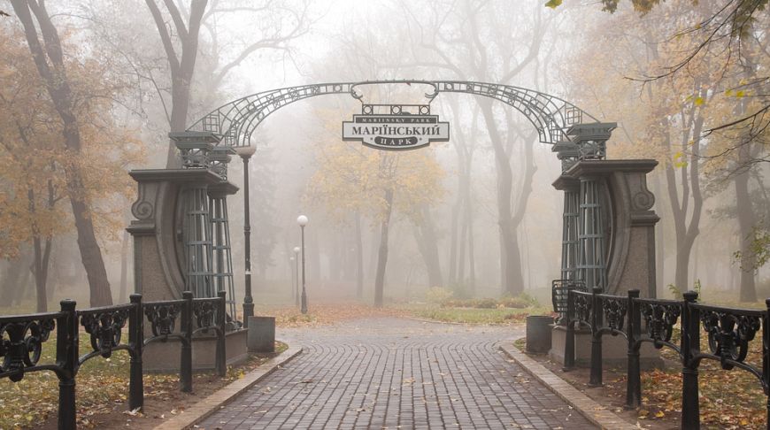 Получи ответ: зачем в Мариинском парке заменили старые фонари на новые