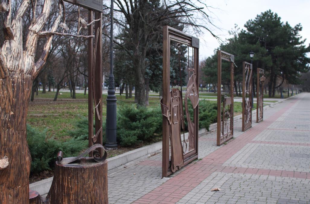 В Запорожье разрисовали арт-аллею в парке Трудовой Славы / фото: Анна Покровская