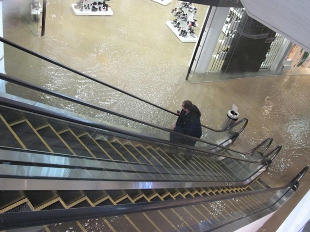 На пантенол хватит: сколько выплатили пострадавшим из-за потопа возле Ocean Plaza