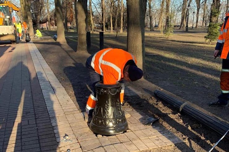 Ржавые фонари в Мариинском парке: в 