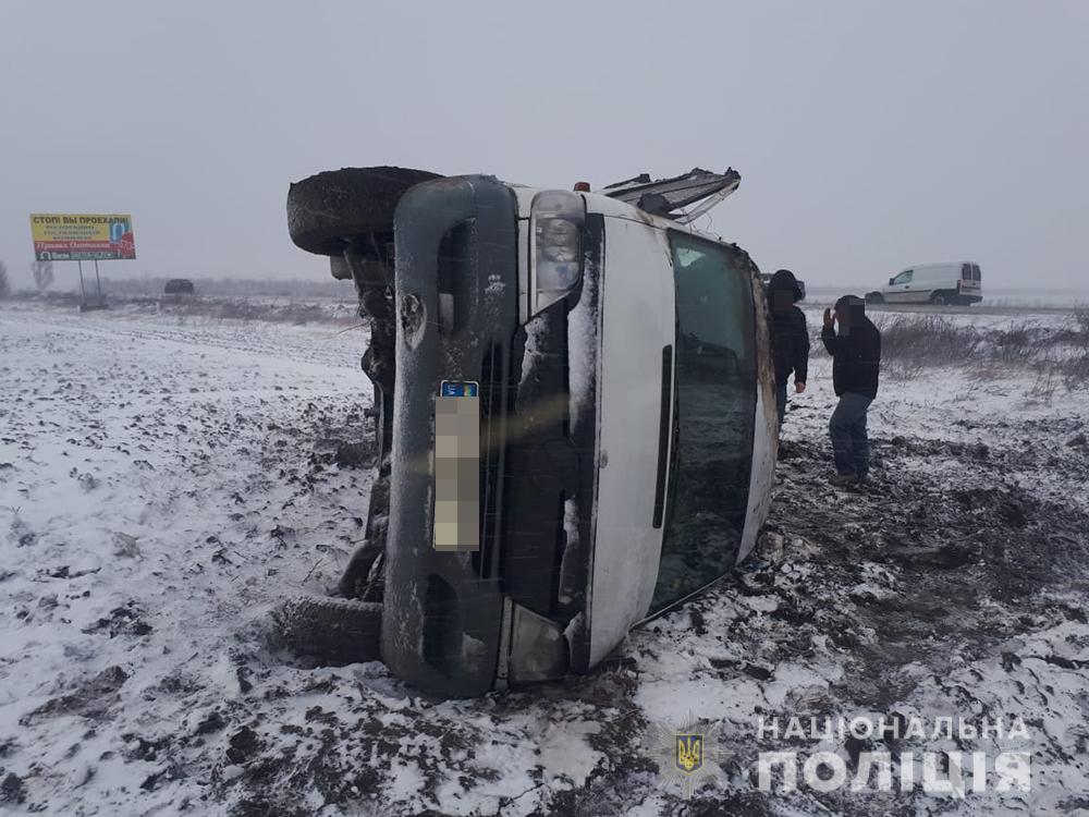 Под Запорожьем маршрутка с пассажирами попала в ДТП. Фото: ГУНП