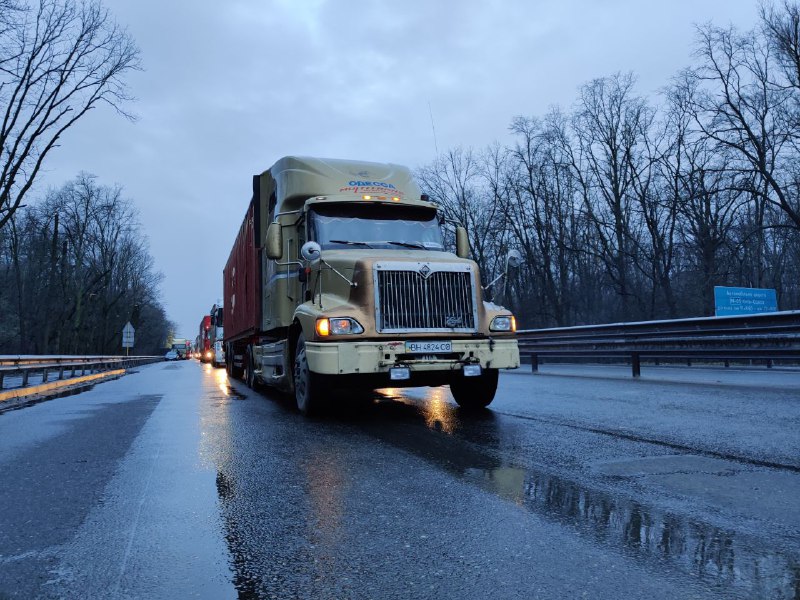 Новость - События - Протест дальнобойщиков: на Одесской трассе фуры стоят от Чабанов до Киева. Фото, видео