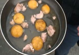 Яичница на Вечном огне. Кадр из видео.
