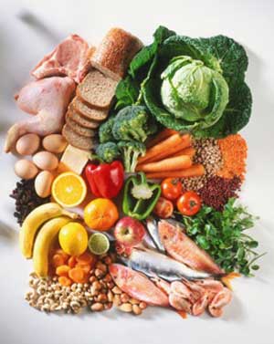 Запорожцы запаслись продуктами к Новому году.
Фото gortest.su.