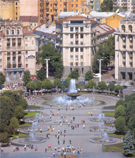 Так выглядел Майдан Независимости 10 лет назад.
Фото с сайта mycityua.com