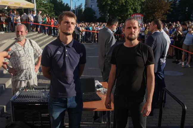 Звукооператоры в Минске попали на 10 суток за песню "Перемен". Фото: meduza