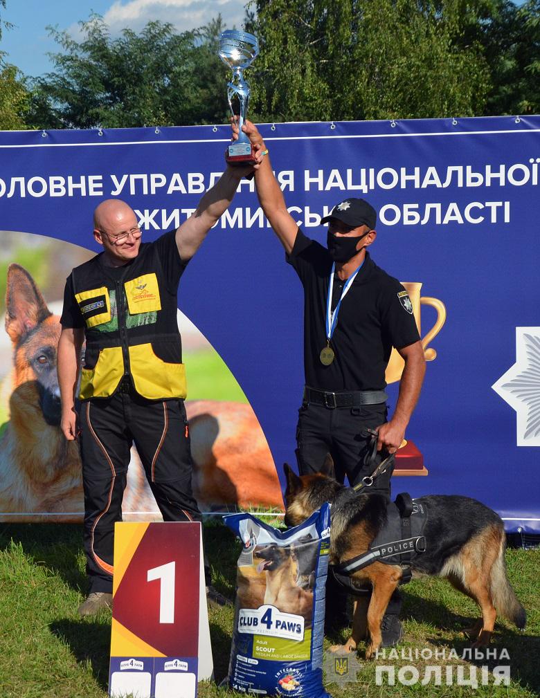 Евгений и Берта. Фото: пресс-служба полиции Киева
