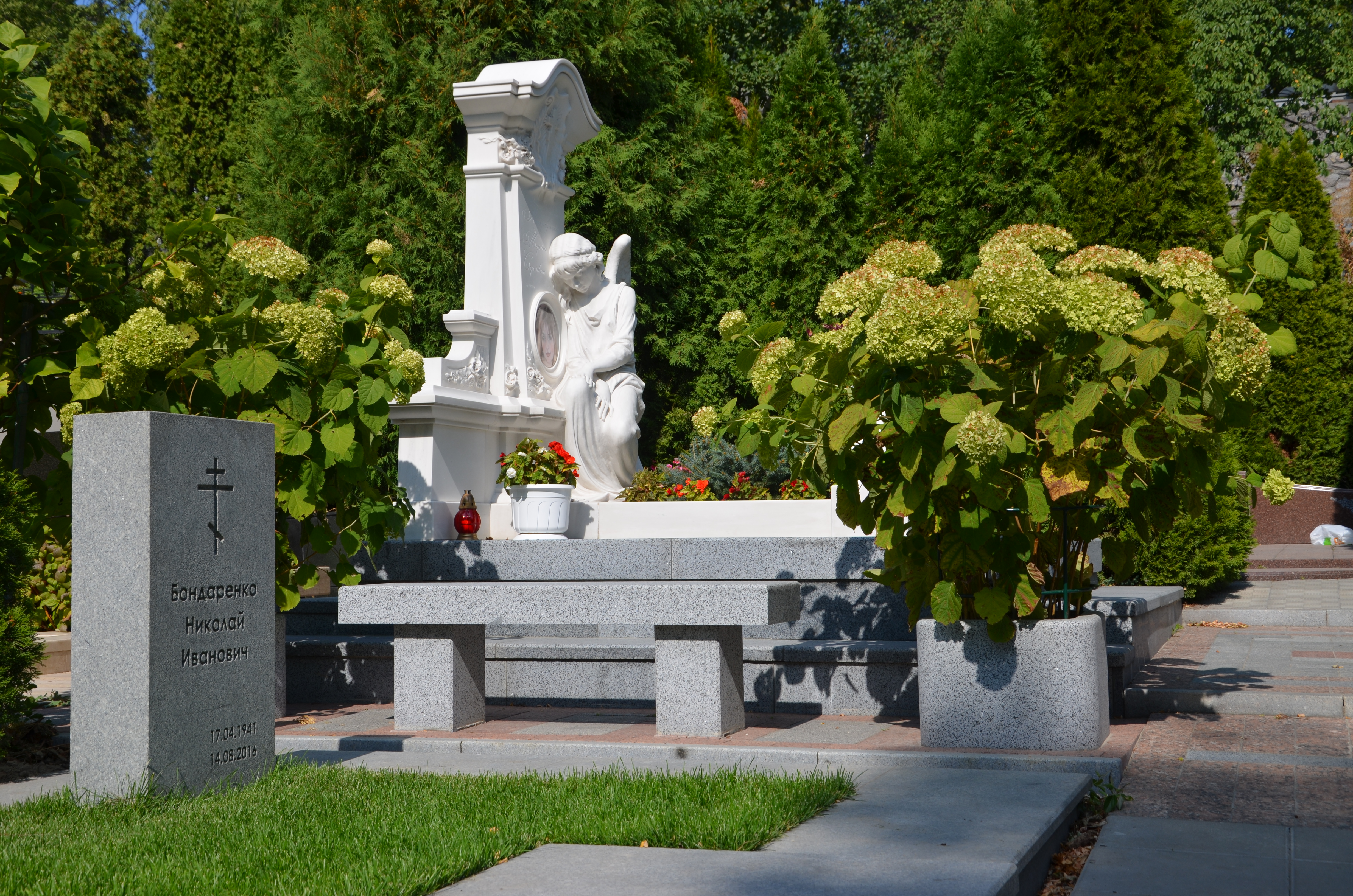 Надгробие на Зверинецком кладбище. Фото: Иван Сотников