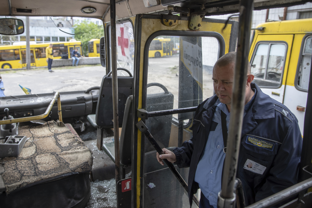 В КГГА рассказали о водителях, которые спасали людей из пригорода Киева. || Фото: КГГА