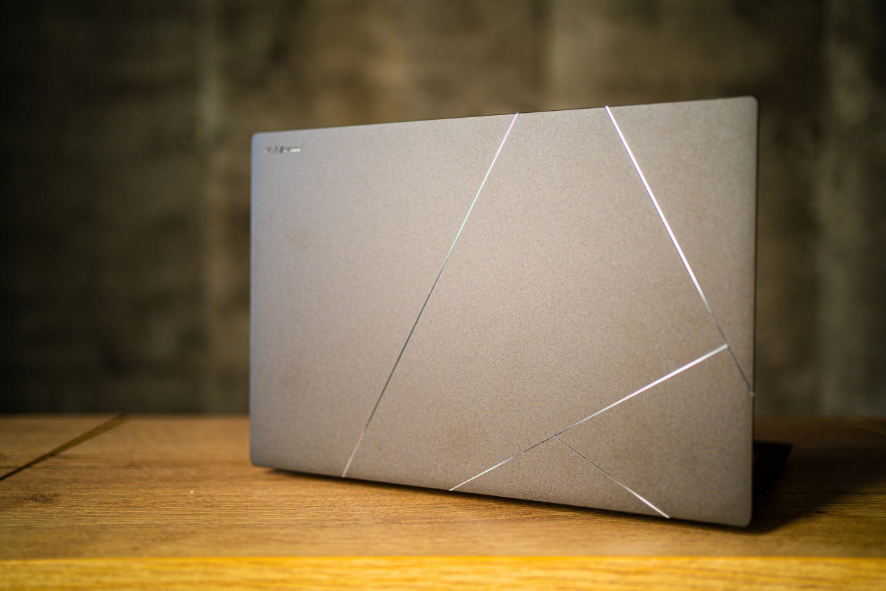 ASUS Zenbook S 14 зі штучним інтелектом вже в Україні.